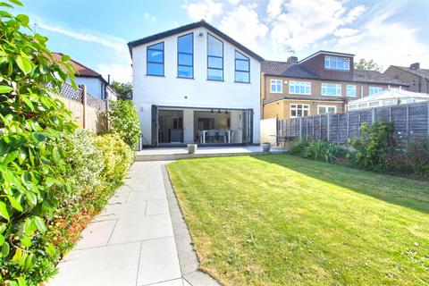 Tirconnel Barrow Lane, Cheshunt, Waltham Cross, EN7 5LN