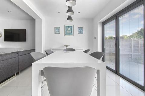 Tirconnel Barrow Lane, Cheshunt, Waltham Cross, EN7 5LN