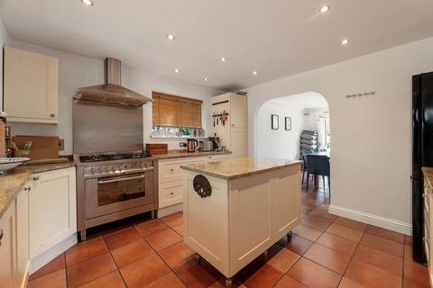 5 bedroom detached house for sale, Beeches Drive Farnham Common, Buckinghamshire, SL2 3JT