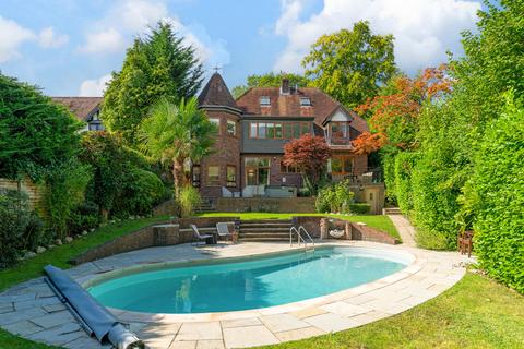 5 bedroom detached house for sale, Beeches Drive Farnham Common, Buckinghamshire, SL2 3JT