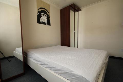 2 bedroom flat to rent, Sloane Court, Jesmond