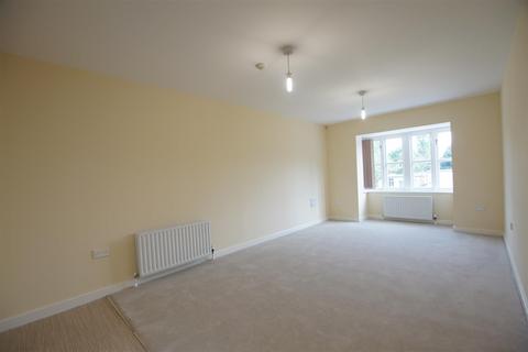 Flat 2, 22 Coten End, Warwick, CV34 4NS