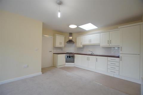 Flat 2, 22 Coten End, Warwick, CV34 4NS