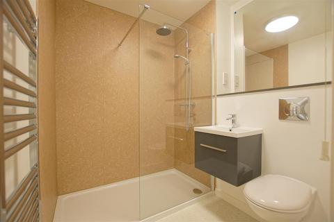 Flat 2, 22 Coten End, Warwick, CV34 4NS