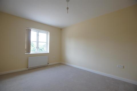 Flat 2, 22 Coten End, Warwick, CV34 4NS