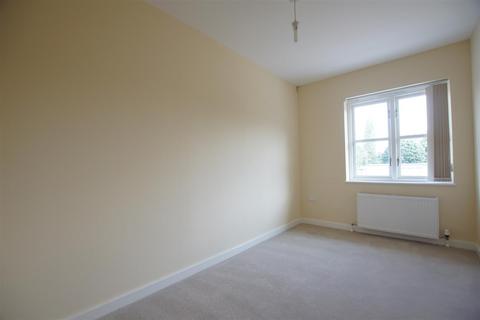 Flat 2, 22 Coten End, Warwick, CV34 4NS
