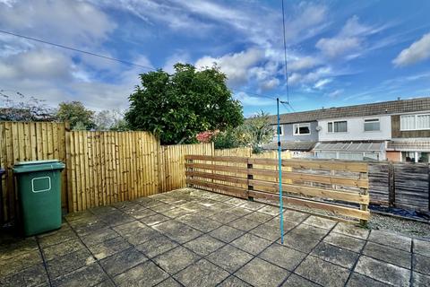 3 bedroom end of terrace house for sale, Kenmore Drive, Cleckheaton, BD19