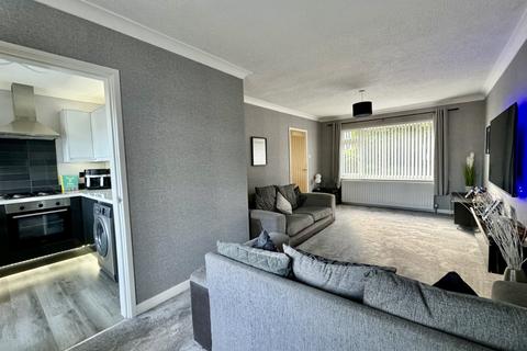 3 bedroom end of terrace house for sale, Kenmore Drive, Cleckheaton, BD19