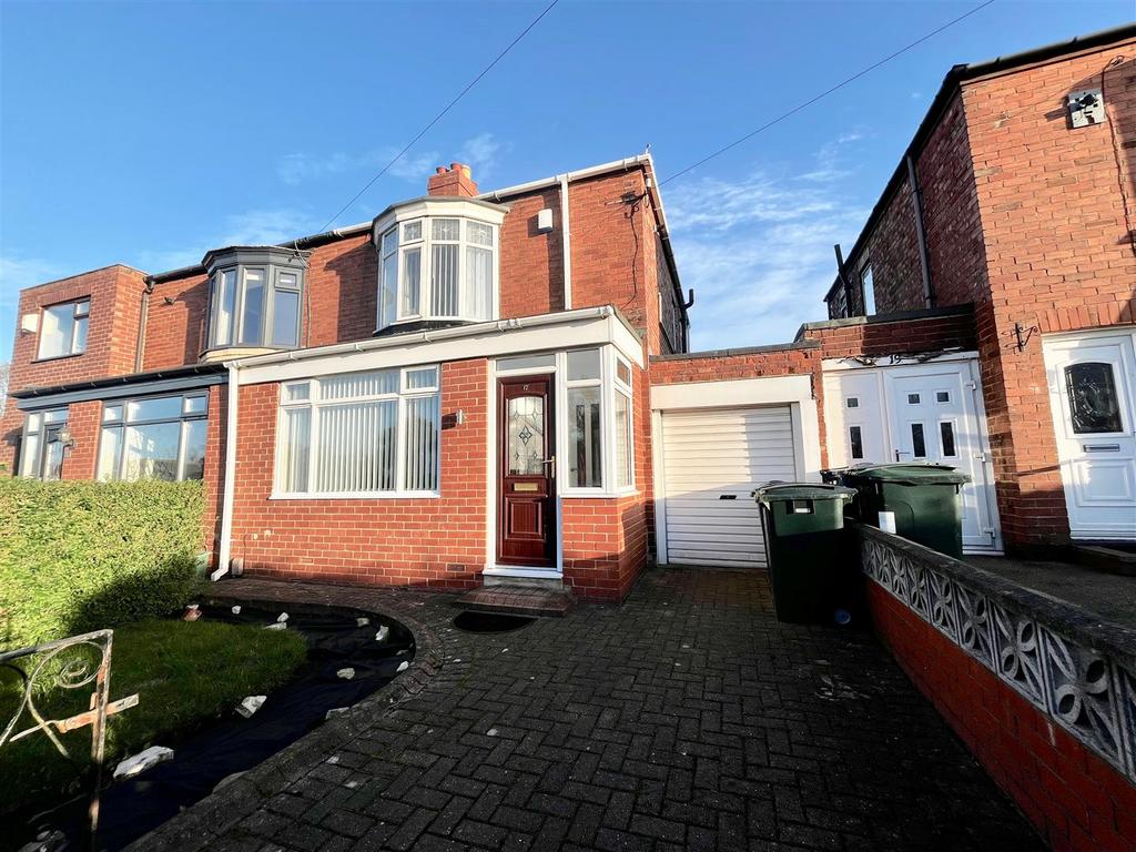 Larne Crescent, Gateshead 2 bed semidetached house to rent £950 pcm