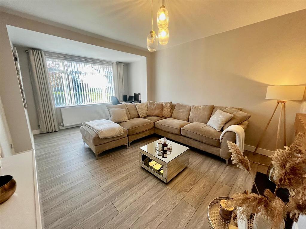 Larne Crescent, Gateshead 2 bed semidetached house to rent £950 pcm
