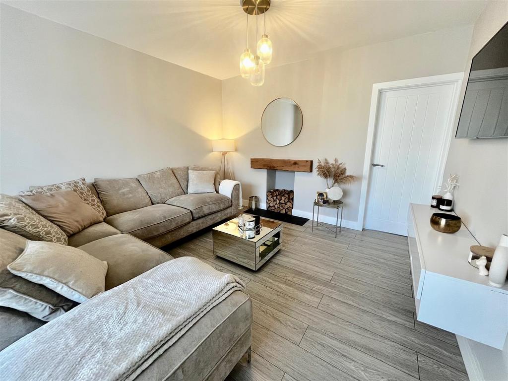 Larne Crescent, Gateshead 2 bed semidetached house to rent £950 pcm