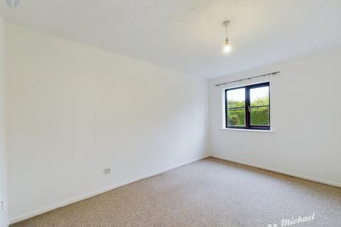 2 bedroom flat for sale, Poets Chase, Aylesbury, Buckinghamshire