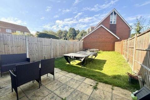 4 bedroom townhouse to rent, Messner Street,  Basingstoke,  RG24