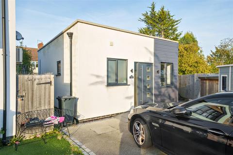 1 bedroom bungalow for sale, Hillcross Avenue, Morden SM4