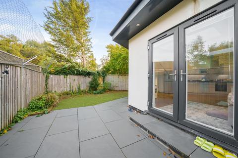 1 bedroom bungalow for sale, Hillcross Avenue, Morden SM4