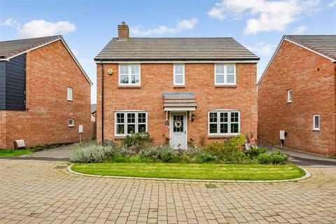 4 bedroom detached house for sale, Longden Close, Andover