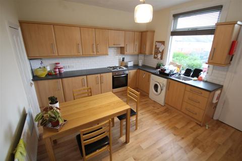 3 bedroom terraced house to rent, Meanwood Road, Meanwood, Leeds, LS6 4AW