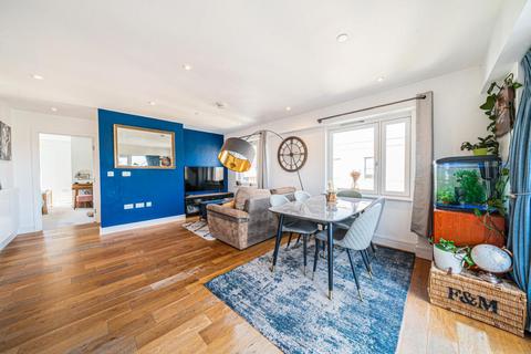 2 bedroom flat for sale, Fairbourne Road, Clapham