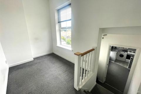 2 bedroom flat to rent, Victoria Road, Aldershot