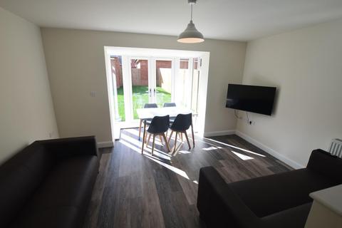 4 bedroom house to rent, 7 Gleneagles Way, Durham