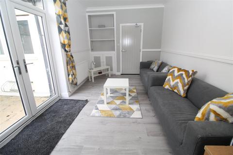 8 bedroom house to rent, Lisvane Street, Cardiff CF24