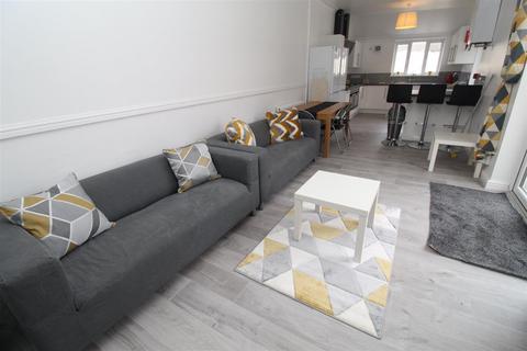 8 bedroom house to rent, Lisvane Street, Cardiff CF24