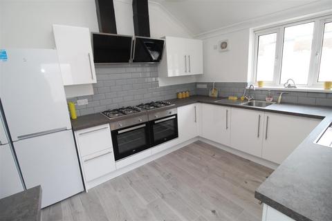 8 bedroom house to rent, Lisvane Street, Cardiff CF24