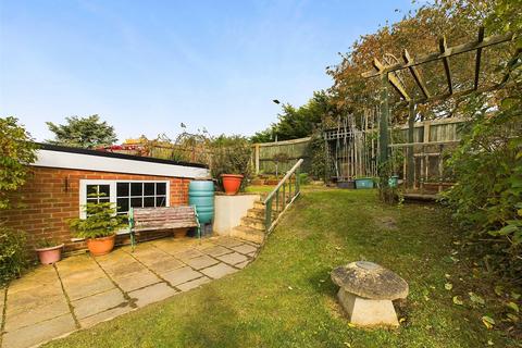 2 bedroom bungalow for sale, Arundel Close, Tuffley, Gloucester, Gloucestershire, GL4