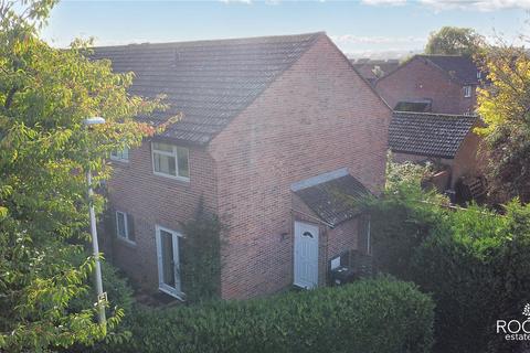 46 The Quantocks, Thatcham, RG19 3SF