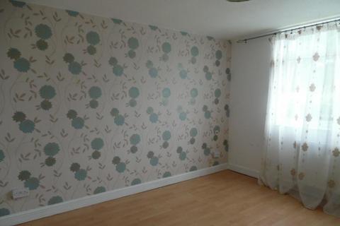 3 bedroom terraced house to rent, Pell Court, Lumbertubs, Northampton NN3