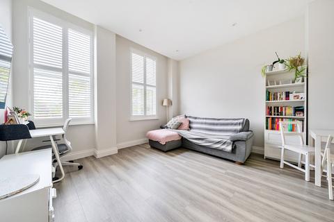 2 bedroom flat for sale, Hampton Road, Teddington, TW11