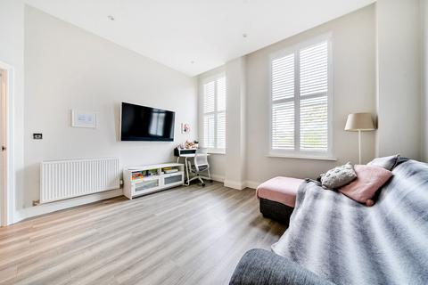 2 bedroom flat for sale, Hampton Road, Teddington, TW11