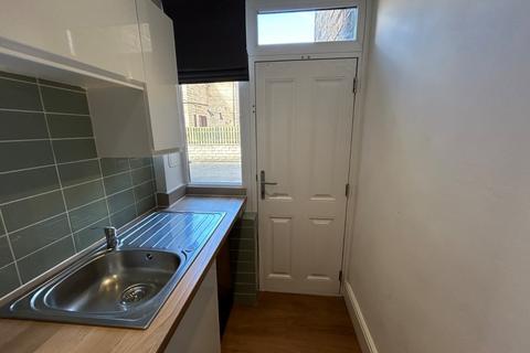 2 bedroom terraced house to rent, Elizabeth Street, Liversedge, West Yorkshire, WF15