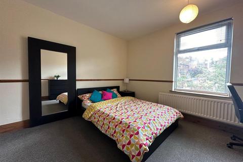 3 bedroom end of terrace house to rent, Kirkstall Road, Sheffield S11