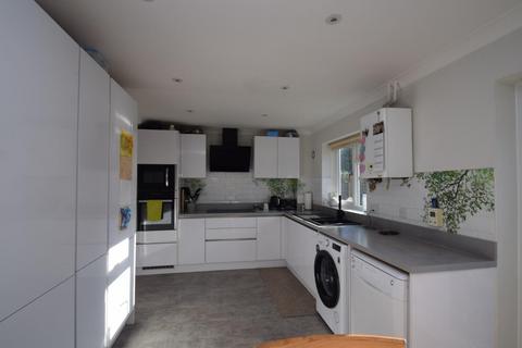 3 bedroom semi-detached house for sale, Hadlow Avenue, Eastbourne BN23