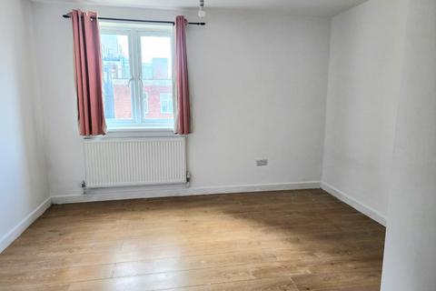 2 bedroom apartment to rent, Chapel Street,  Woking,  GU21