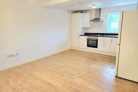 2 bedroom apartment to rent, Chapel Street,  Woking,  GU21