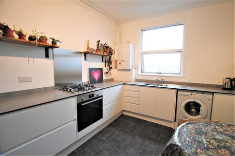 2 bedroom maisonette to rent, Richmond Street, Bristol