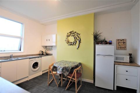 2 bedroom maisonette to rent, Richmond Street, Bristol