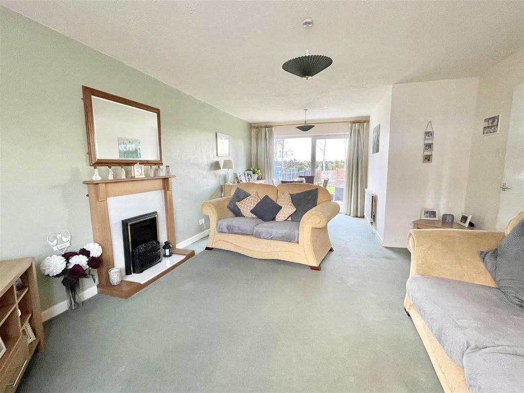 Lounge / Dining Room