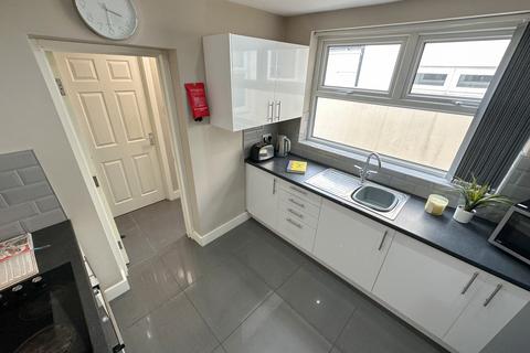 undefined, Empress Road, L7 8SF,