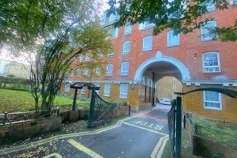 3 bedroom flat for sale, Flat , Renton Close, London