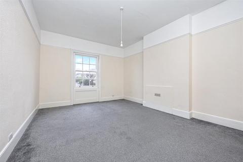 3 bedroom flat to rent, Codrington Mansions,