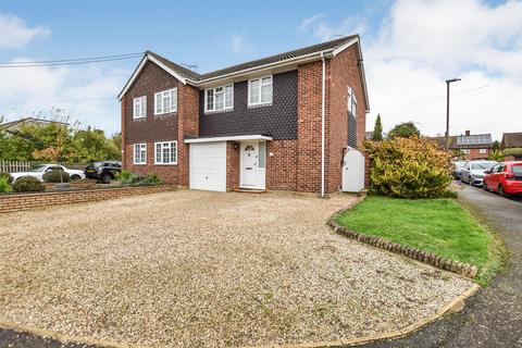 4 bedroom semi-detached house for sale, Richmond Avenue, Benfleet