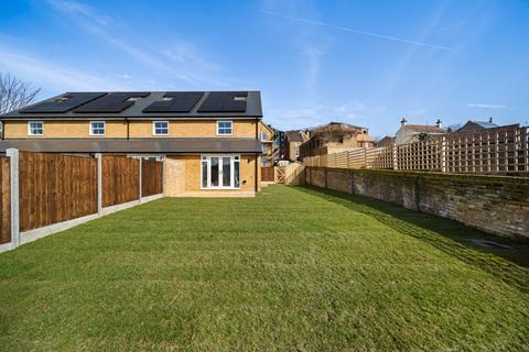 3 bedroom end of terrace house for sale, Old Road East, Kent DA12