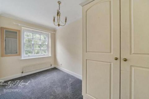 5 bedroom terraced house to rent, Hyde Vale, London