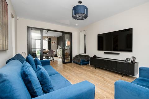 14 Ashgrove Crescent, Loanhead, EH20 9GB