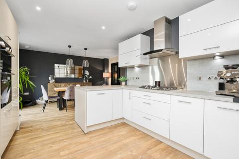 14 Ashgrove Crescent, Loanhead, EH20 9GB