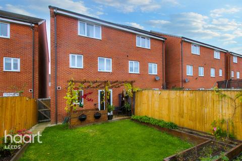 194 Waggon Road, Leeds, LS10 4GX