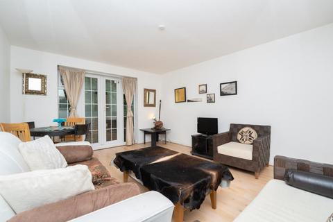 2 bedroom flat for sale, Western Avenue, W5